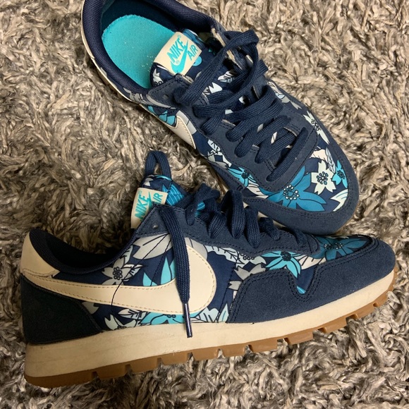 nike tennis floral shoes